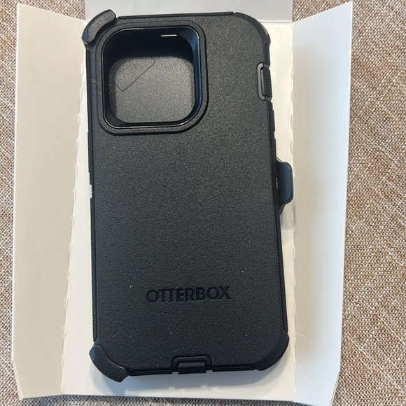 iPhone 14 Pro Otter Box Case - Picture 3 of 16